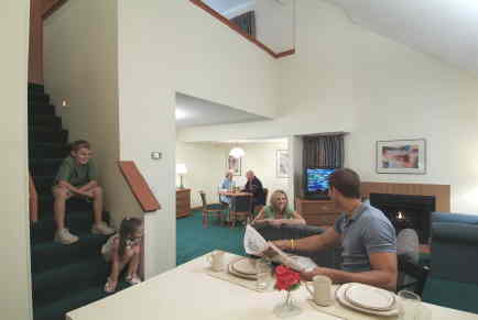 Bi-Level Family Suite