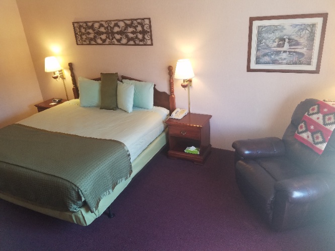 Scenic Hills Inn - 2 Queens