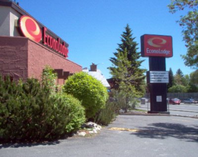 Econo Lodge Motel Village - Exterior