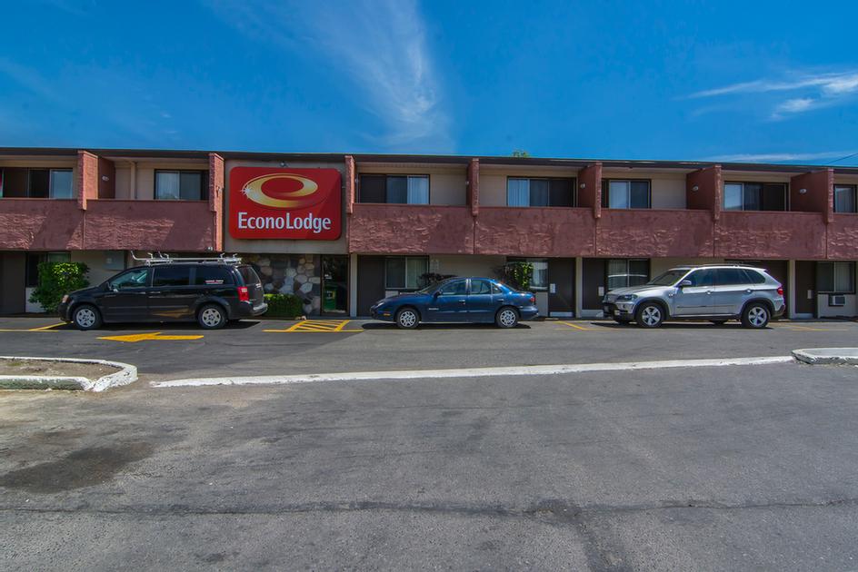Econo Lodge Motel Village - Fitness Facilities