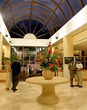 Holiday Inn Hotel & Suites Sunrise - Lobby