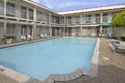 Baymont Inn - Pool