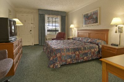 Baymont Inn - King Room