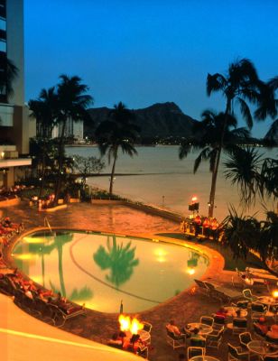 Nightly Entertainment Poolside With Diamond Head In The Background