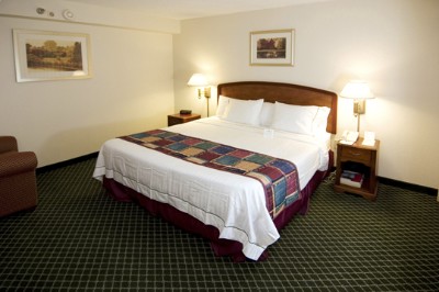Ocala Courtyard by Marriott - Guest Room King Bed W/pullout Sofa Sleeper And Work Des
