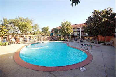 La Quinta Inn & Suites Thousand Oaks - 