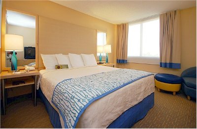 La Quinta Inn & Suites at Lax - King Bed