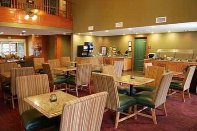 Country Inn & Suites - Enjoy Our Hot Buffet Breakfast! Breakfast Area
