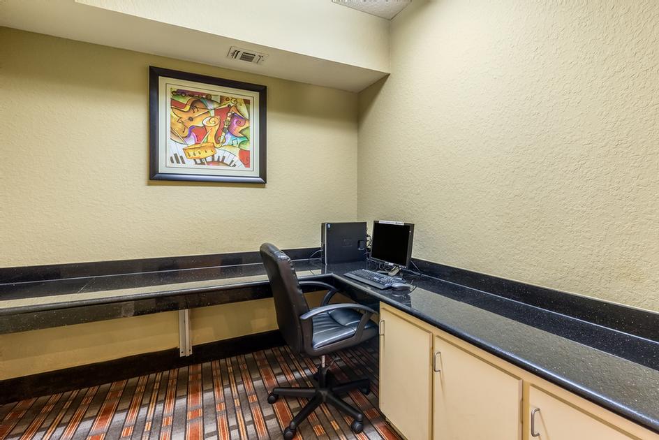 Comfort Suites North - Business Center
