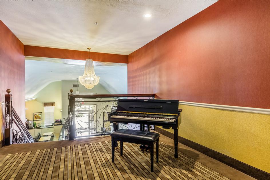Comfort Suites North - Lobby