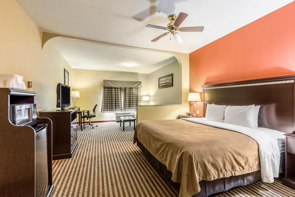 Comfort Suites North - King Suites
