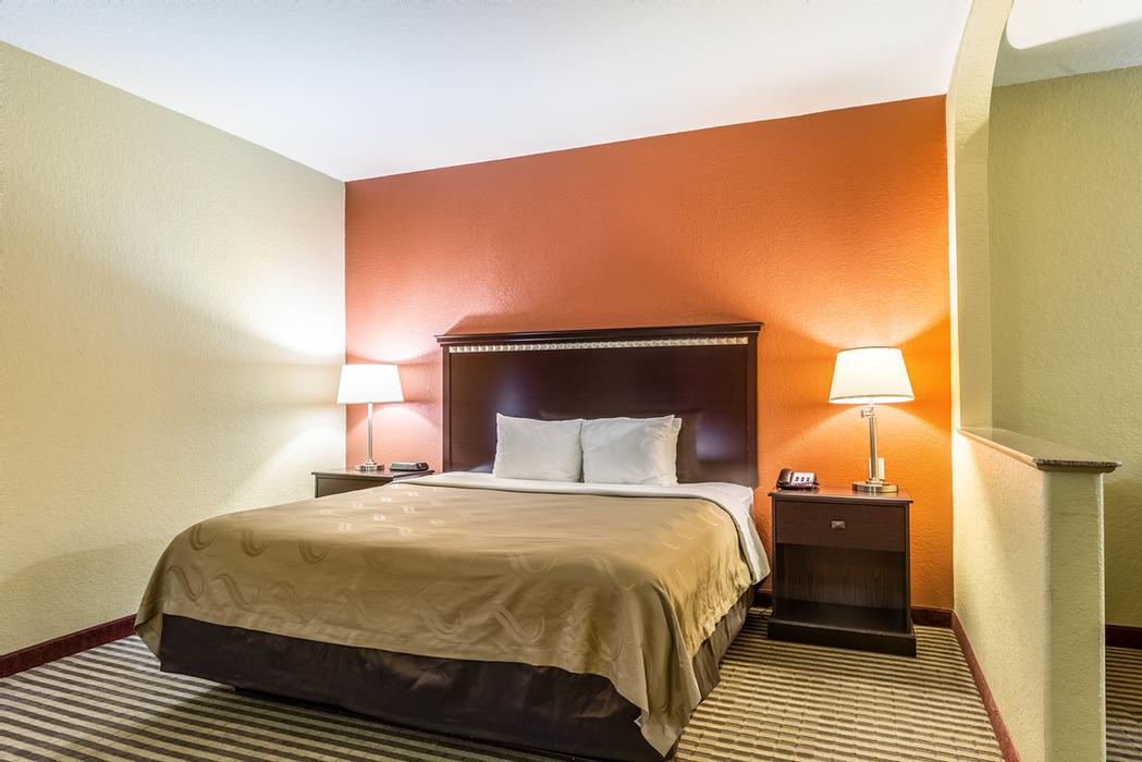 Comfort Suites North - Sleeping Area
