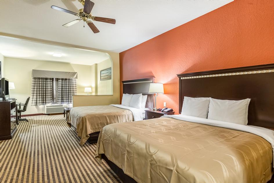 Comfort Suites North - Double Queen Suites