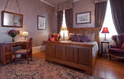 Groom' Room