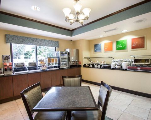 Comfort Suites Ucf / Research Park - Large Breakfast Area