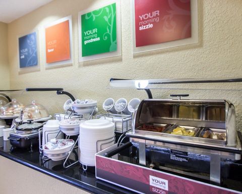 Comfort Suites Ucf / Research Park - Complimentary Deluxe Continental Breakfast
