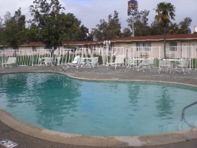 Travelodge - Pool