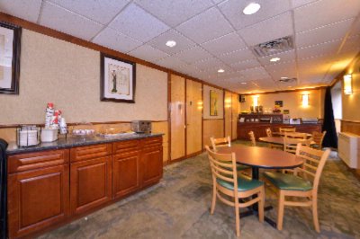 Best Western Convention Center Hotel - Breakfast Lounge