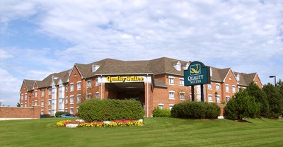 Quality Suites Whitby Oshawa - Hotel Exterior