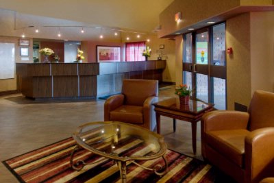 Quality Suites Whitby Oshawa - Hotel Lobby