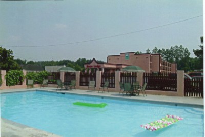 Econo Lodge - Swimming Pool