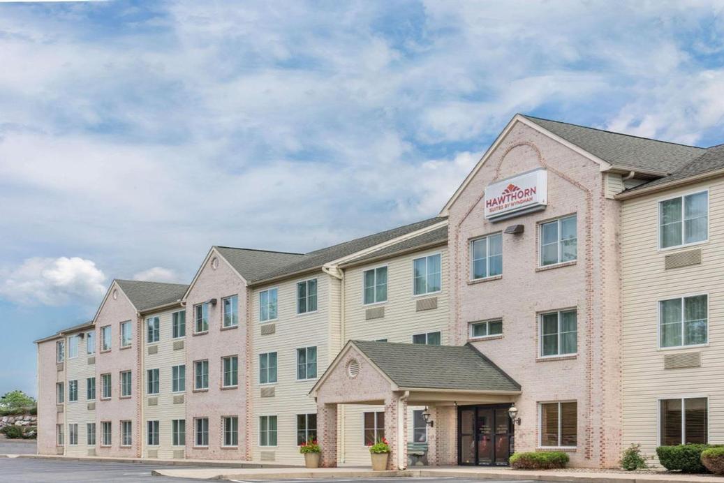 Hawthorn Inn & Suites - 