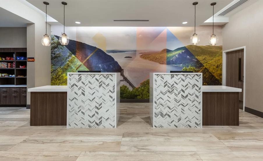 Howard Johnson Hotel - 