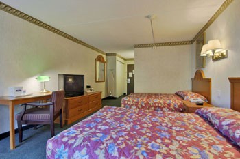 Howard Johnson Hotel - 