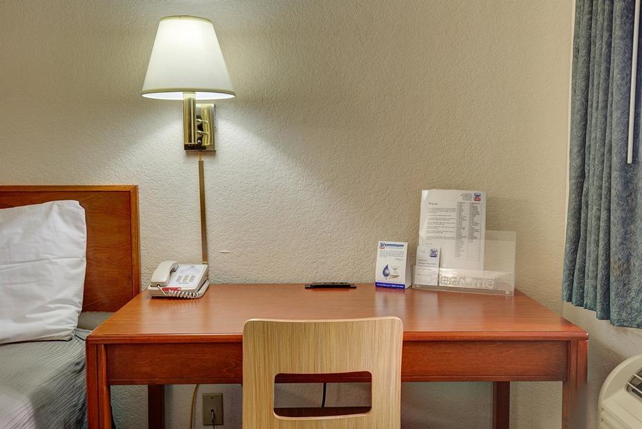 Good Nite Inn Sylmar - 