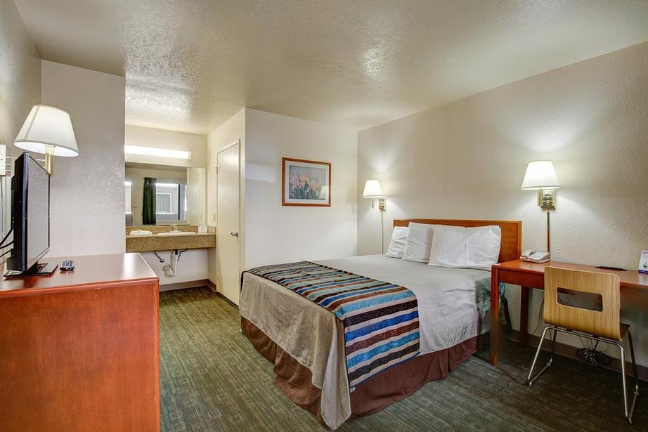 Good Nite Inn Sylmar - 