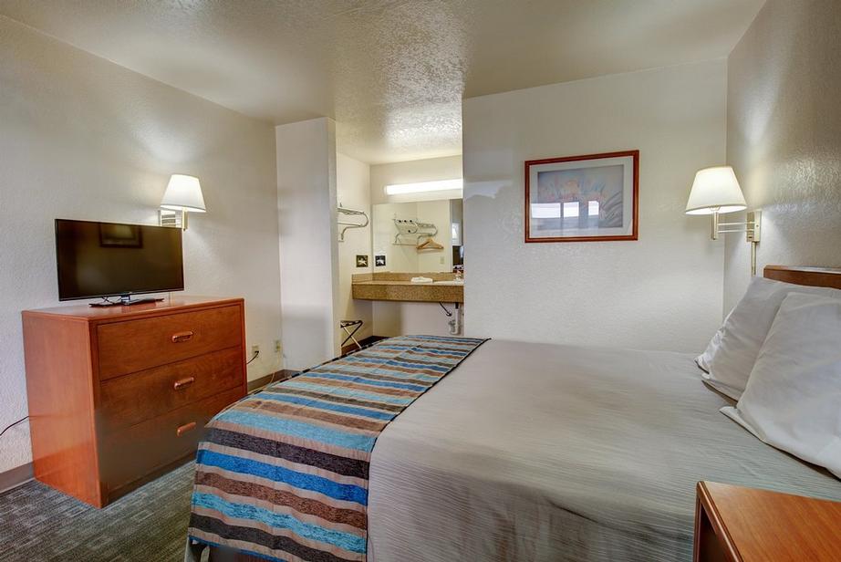 Good Nite Inn Sylmar - 