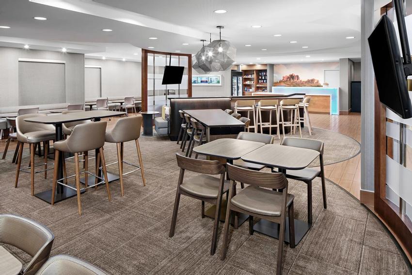 North Scottsdale Springhill Suites by Marriott - Start Your Day With A Hot Breakfast.