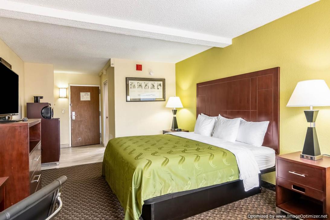 Holiday Inn Central - King Guest Room