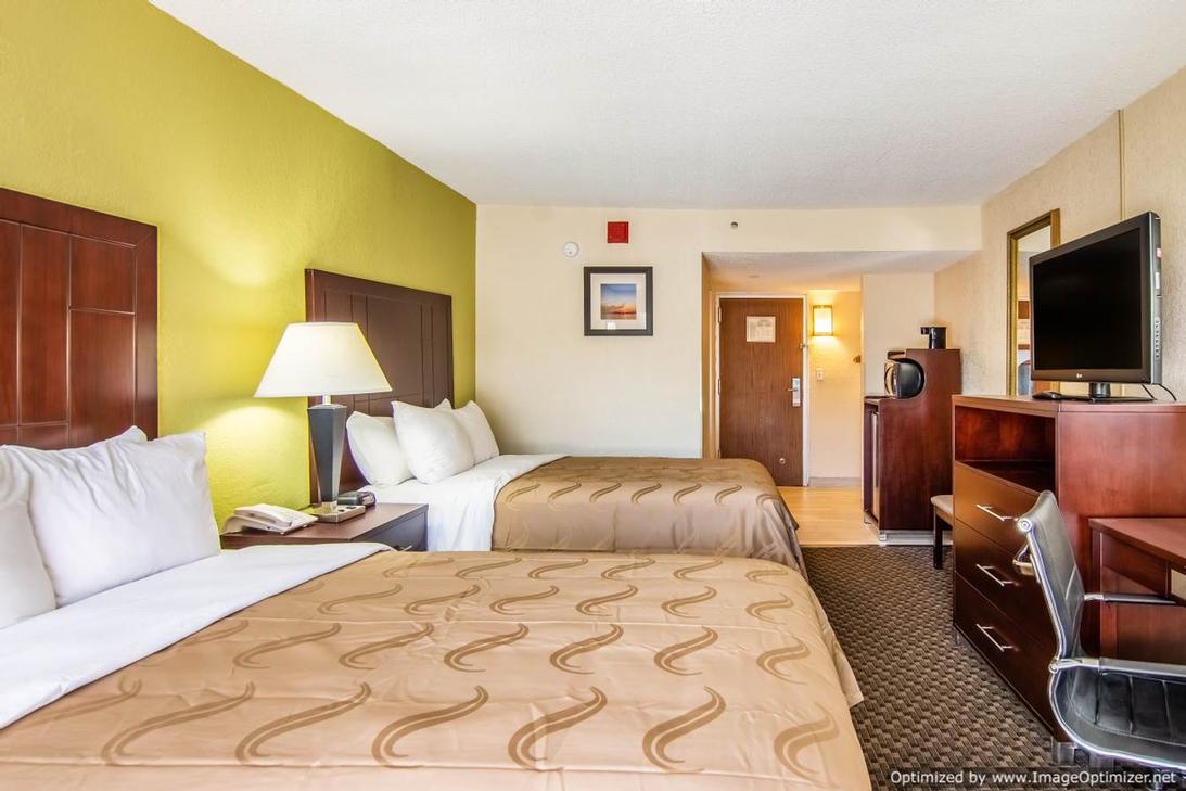 Holiday Inn Central - Queen Queen Guest Room