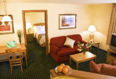 Scottsdale Towneplace Suites by Marriott - Looking To Spread Out? The One-bedroom Suite Really Allows You The Space And Privacy You Need To Get Your Work Done.