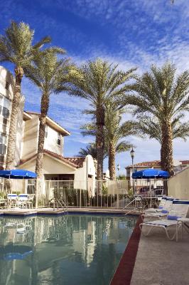 Scottsdale Towneplace Suites by Marriott - Take Advantage Of Arizona's Year-round Great Weather By Soaking In Our Outdoor Pool. With Our Extensive Hours You Can Swim Morning Noon Or Night.
