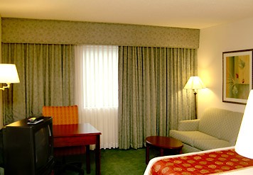 With The Business Traveler In Mind There Is Complimentary High-speed Internet Access A Large Work Desk And An Ergonomically Designed Desk Chair In All Of Our Guest Rooms.