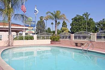 Travelodge - Pool