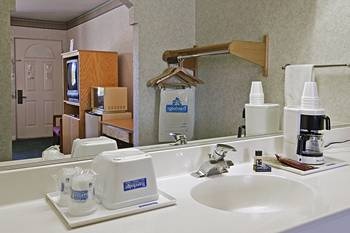 Travelodge - Restroom