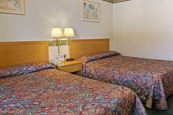 Travelodge - Two Queen Beds