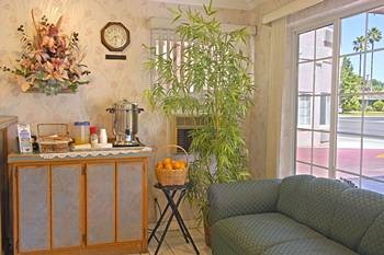 Travelodge - Breakfast Area