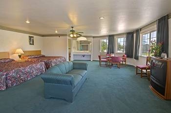 Travelodge - Two King Bed Suite