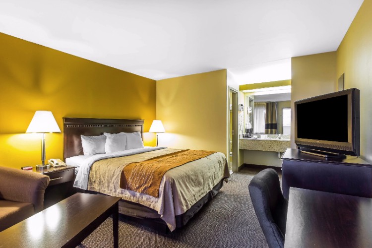 Comfort Inn - King Suite With Sitting Area.