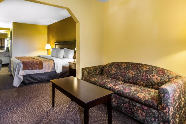 Comfort Inn - Spacious Suite With Added Amenities.