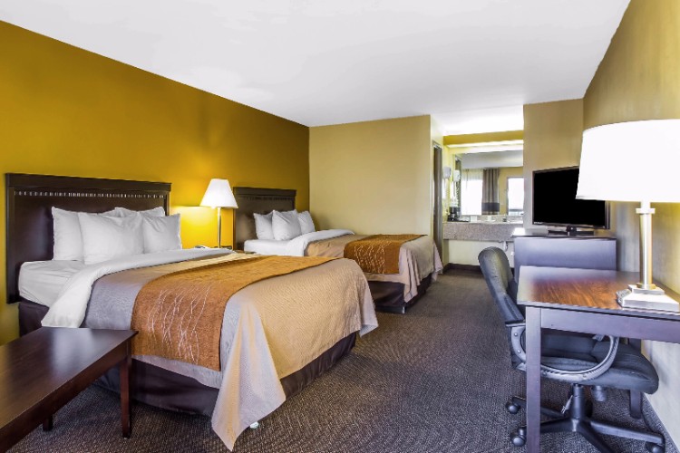 Comfort Inn - Outdoor Pool With Sundeck.