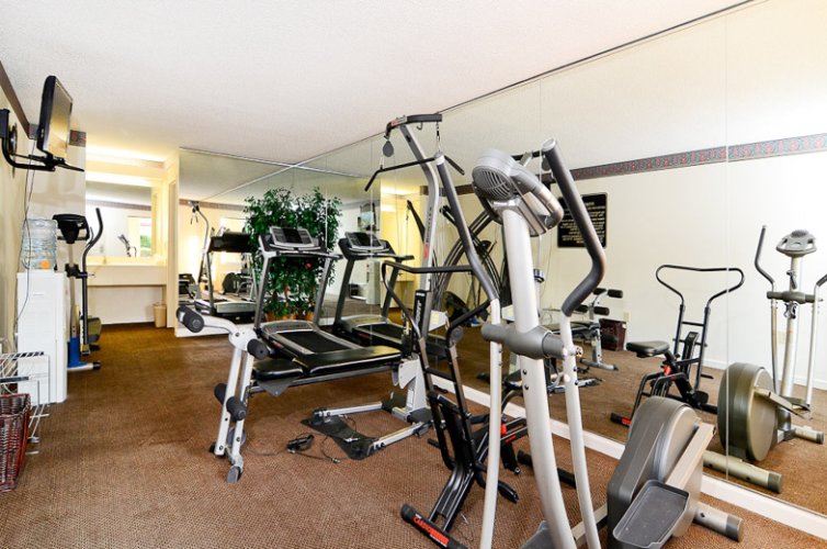 Comfort Inn - Spacious Lobby With Sitting Area.