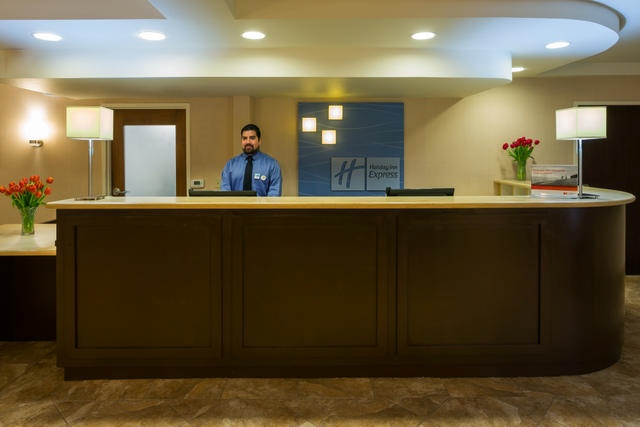 Holiday Inn Express - Standard Room With Two Queen Size Beds