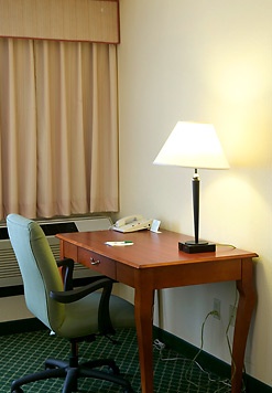 Covington Courtyard - Desk Area