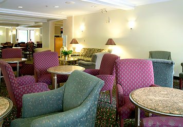 Covington Courtyard - Lounge