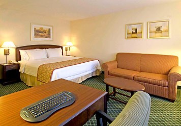 Courtyard by Marriott Longmont - Standard King Bed Room With A Sofa Sleeper